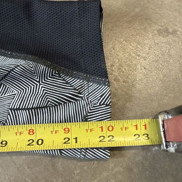 Nike Dri Fit Cropped Legging XS Black White Geometric Mesh‎ Workout Gym Running - Picture 4 of 13